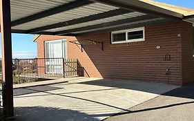 Lovely 2 Bed Home With Views